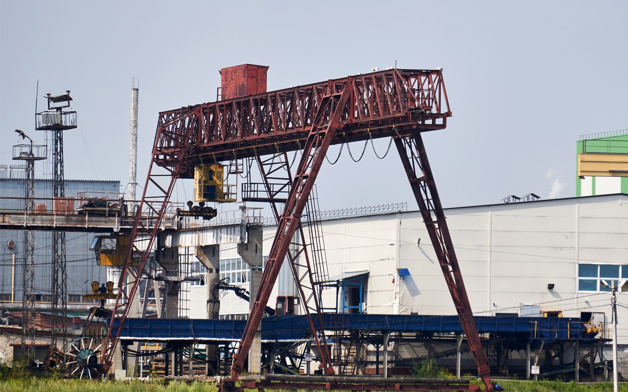 Atlas üretim tesisinde kompozit parçaların montajı